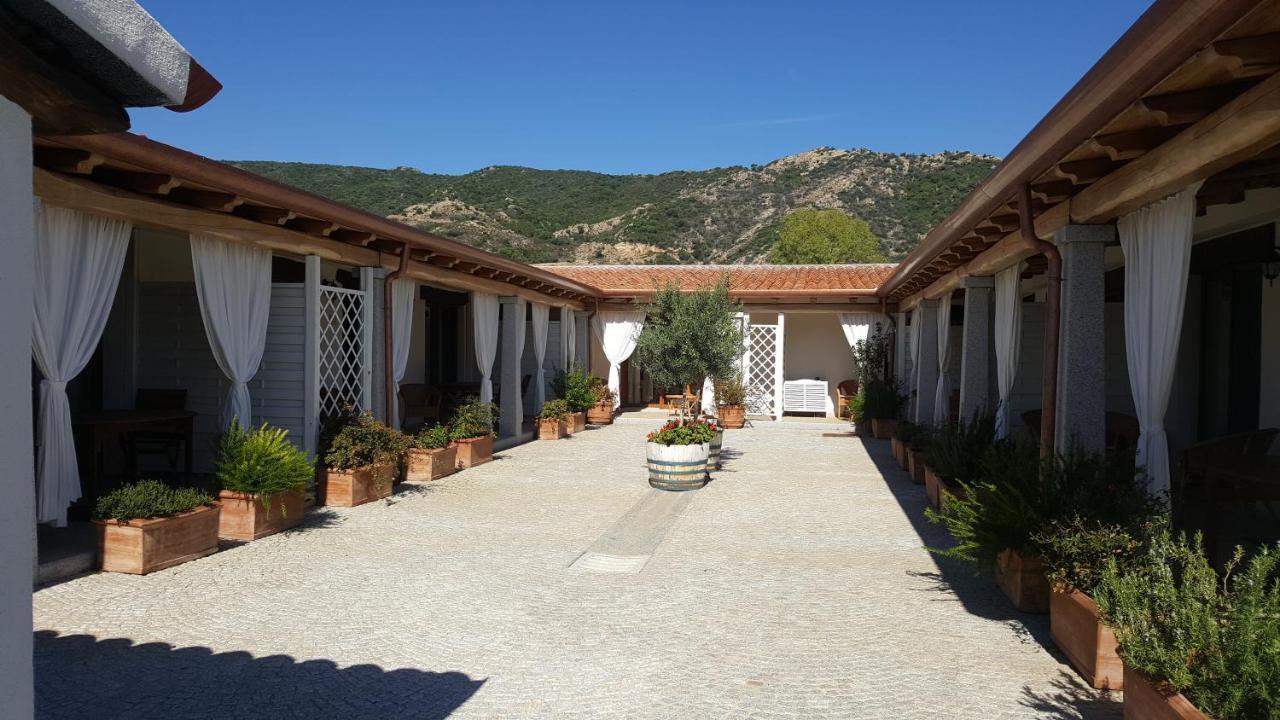 Case Vacanze Nioleo - Apartments And Pool Siniscola Luaran gambar