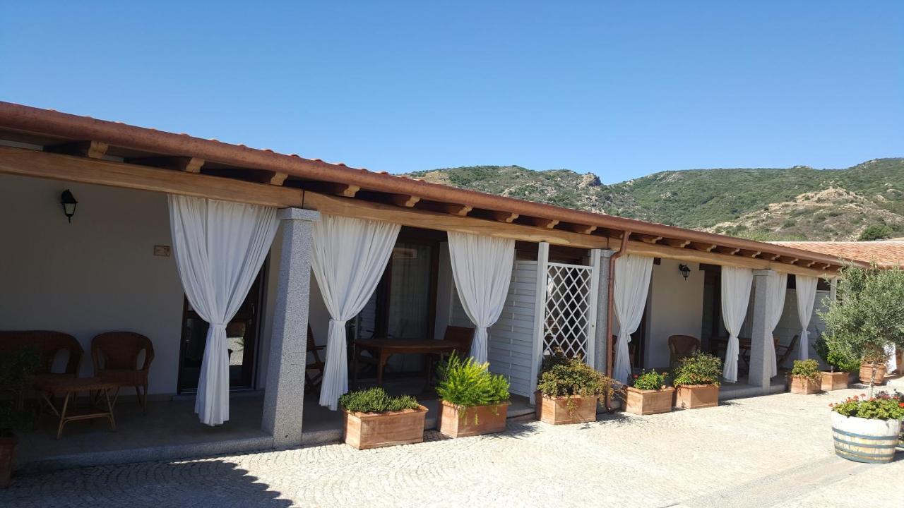 Case Vacanze Nioleo - Apartments And Pool Siniscola Luaran gambar